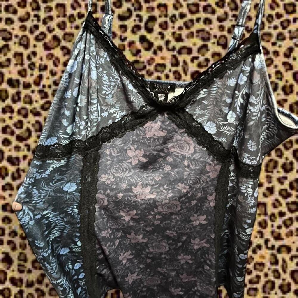 Nwot cosmic aura floral lace 2x